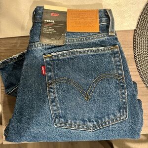 LEVI'S WEDGIE WOMEN'S JEANS- SIZE 26
